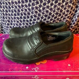 Ariat women’s steel toe black leather slip & oil resistant work clogs size 9 9C